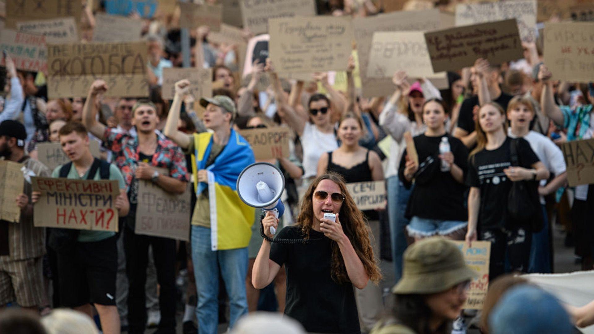 Many Ukrainian soldiers outraged over removal of defence minister, troops tell BBC
