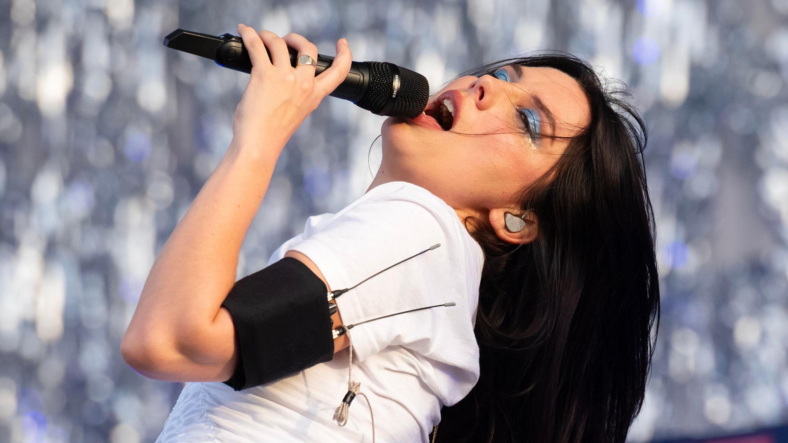 Wolf Alice cover Nirvana at emotional homecoming show