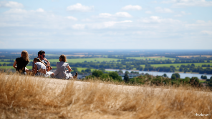 Amber heat health alerts to come into force as heatwave reaches 35C peak