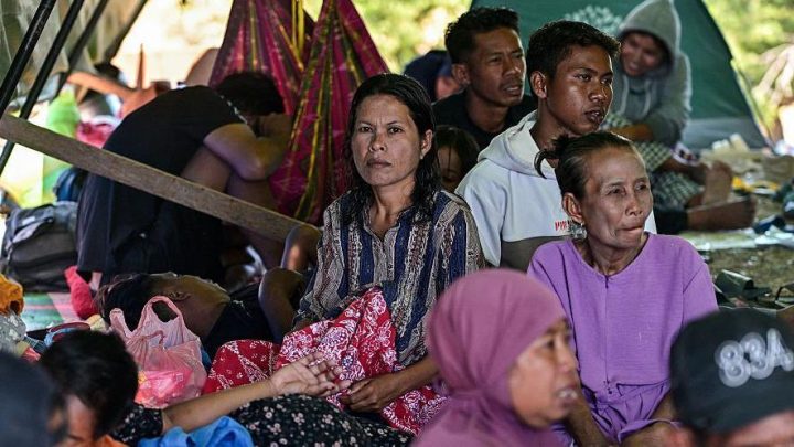 Aid shortages and fears of starvation as Indonesia reels from deadly earthquake