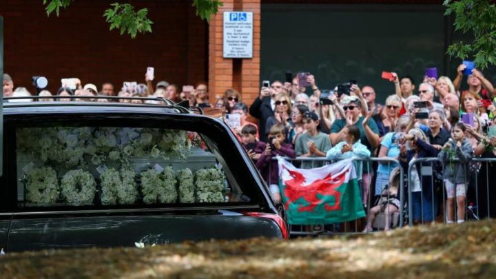 Emotional farewell to ‘global, iconic superstar’ Bonnie Tyler